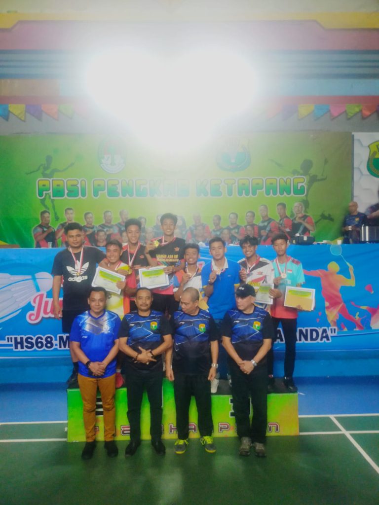 ATLET BADMINTON SMEKSA KETAPANG BERHASIL MENYABET DUA GELAR SMK